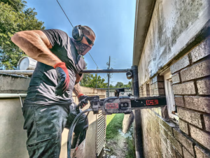 Hydraulic chainsaw for no over cuts